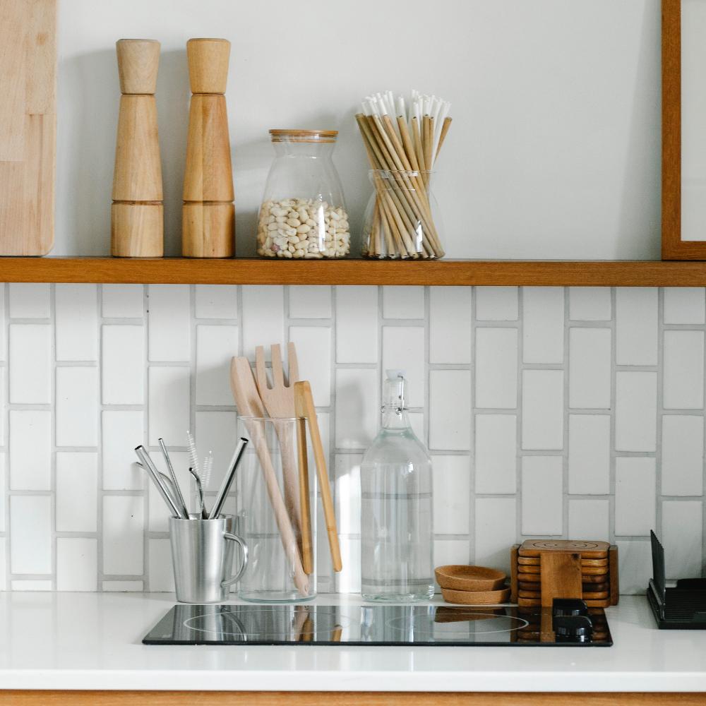 Tipos de prateleiras para organizar sua cozinha